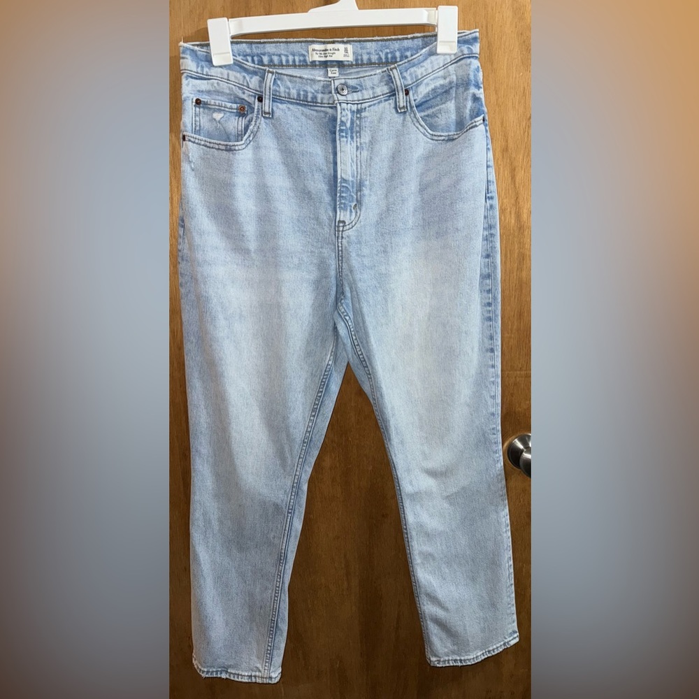 Abercrombie & Fitch Curve Love The ‘90s Slim Straight Ultra High Rise